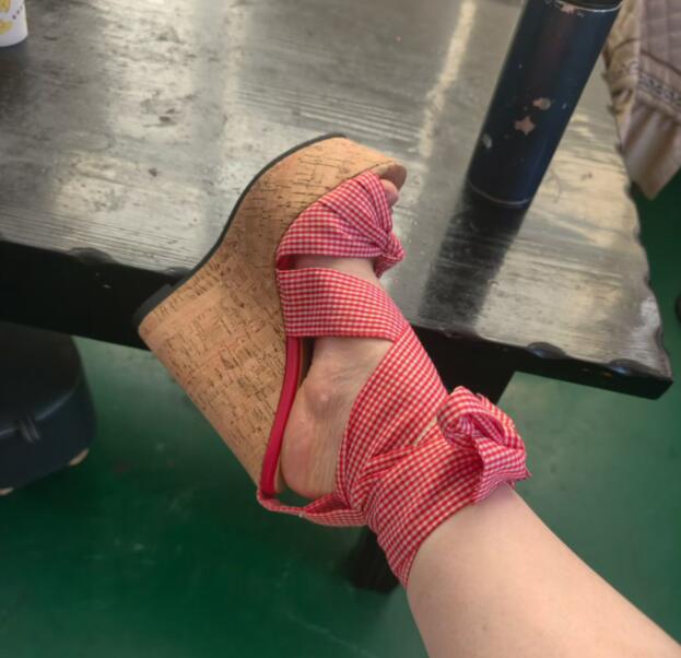 Sandalias de Plataforma Alta d - Cork Wedge Sandal reseña y precio
